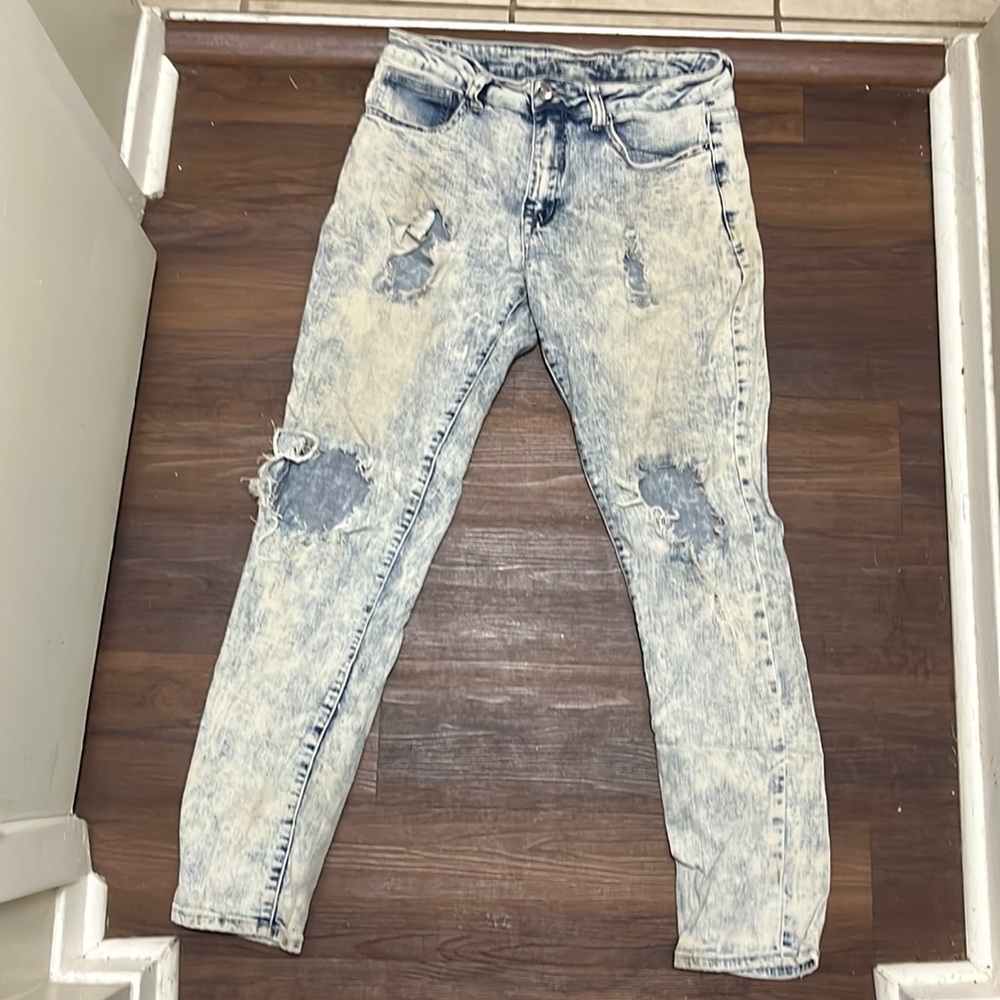 Distressed Blue Jeans 30x32